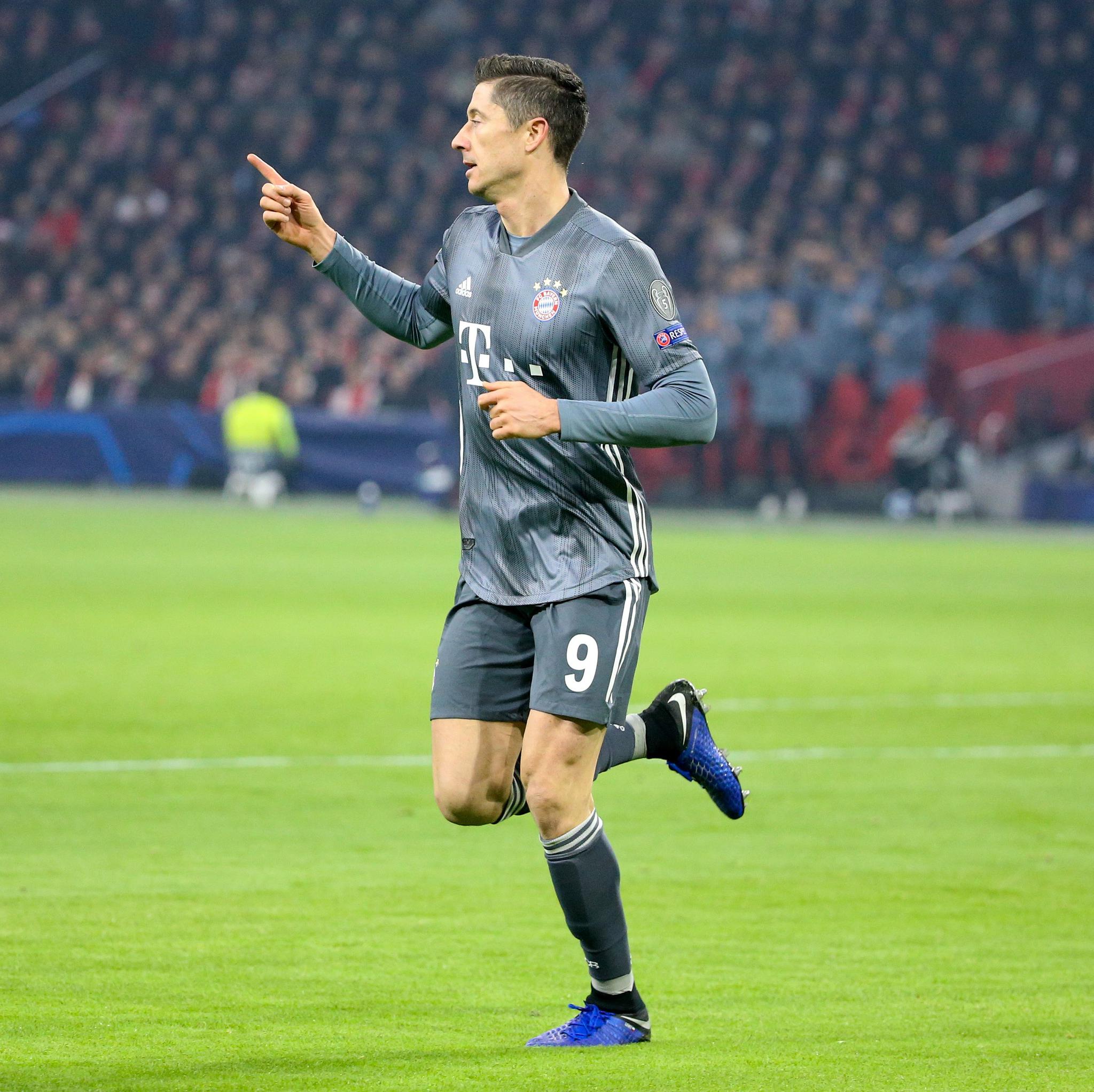 赛前西甲焦点战，阿贾克斯调整名单，管理层满意，阵容厚度经受考验