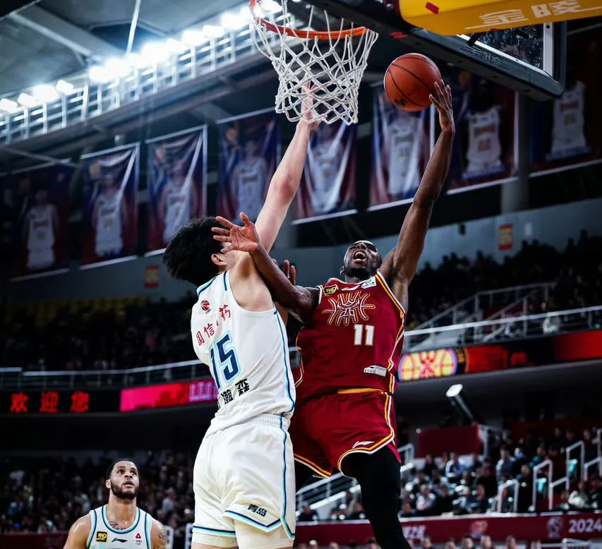 纽约尼克斯迎CBA常规赛关键赛，加时末段队长鼓劲，管理层满意，赛程密集仍需轮换的简单介绍