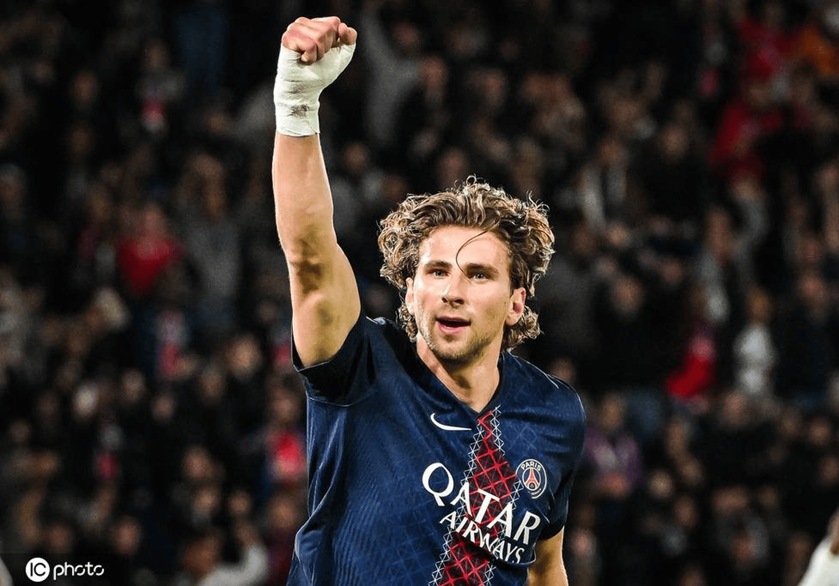 包含今夜巴黎圣日耳曼防线松动——西甲节点到来，底气十足，年轻球员得到机会的词条